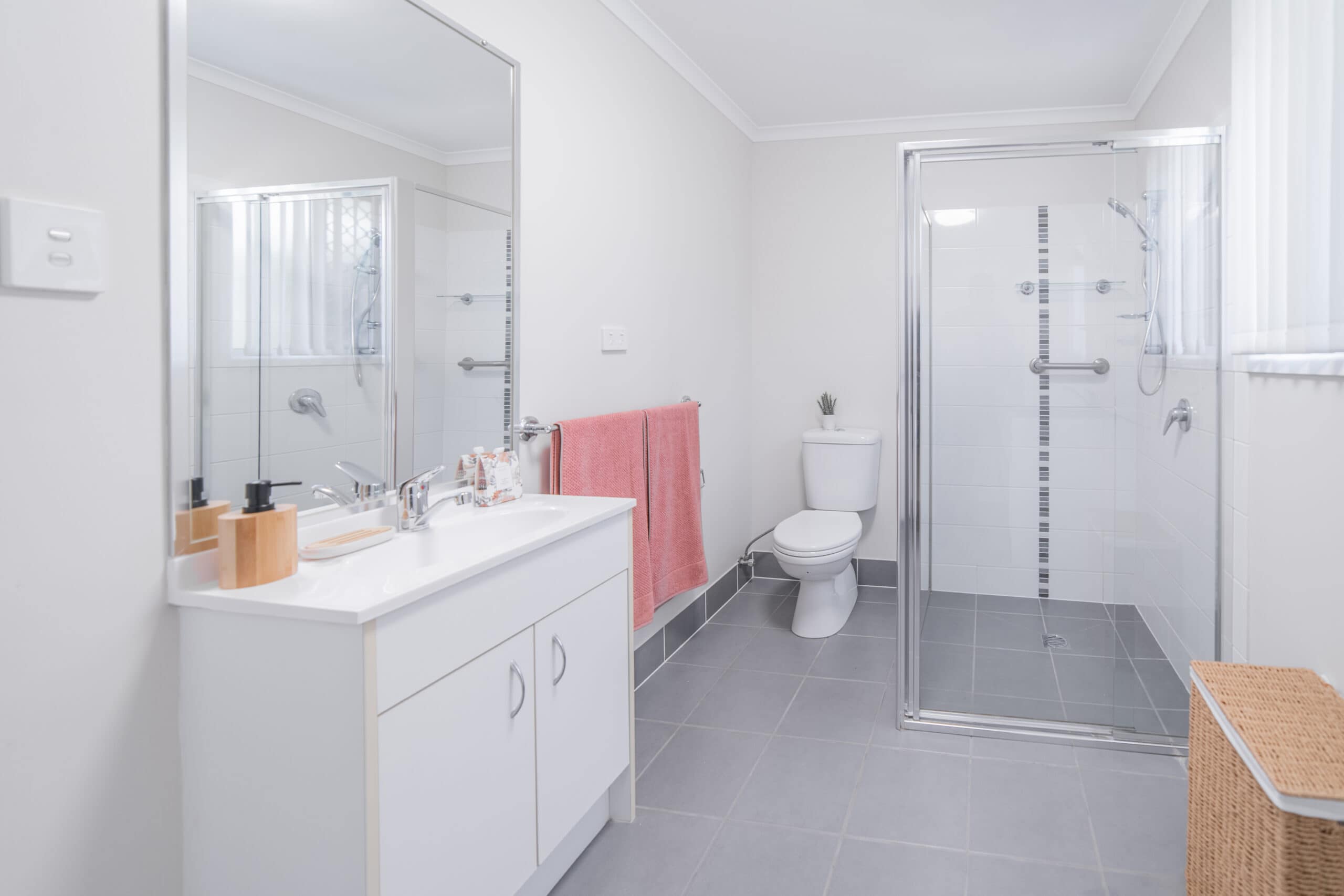 Large accessible bathroom in one of our Oak Tree Retirement Village properties in Goodna.