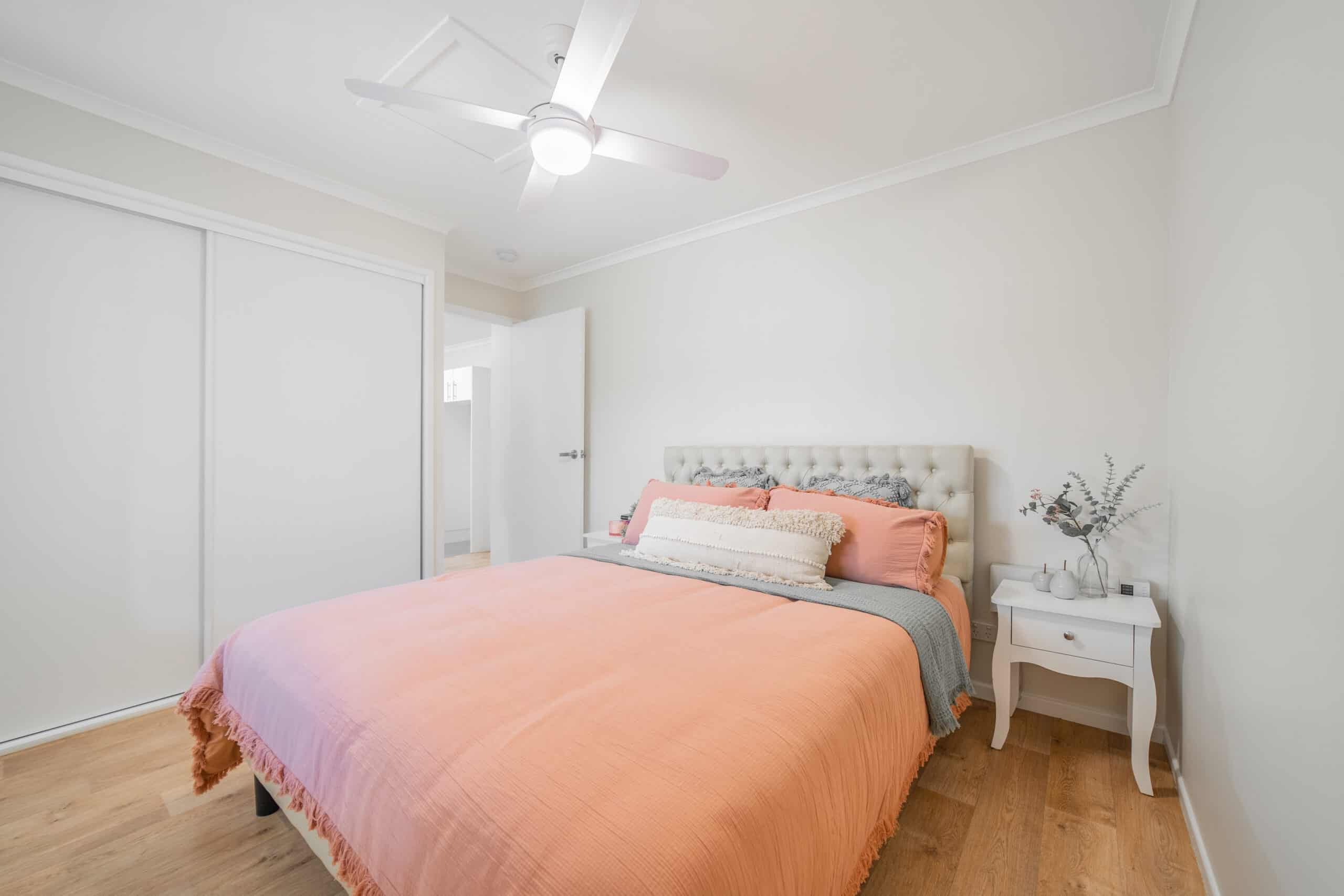Bright, clean bedroom in one of our Oak Tree Goodna properties.