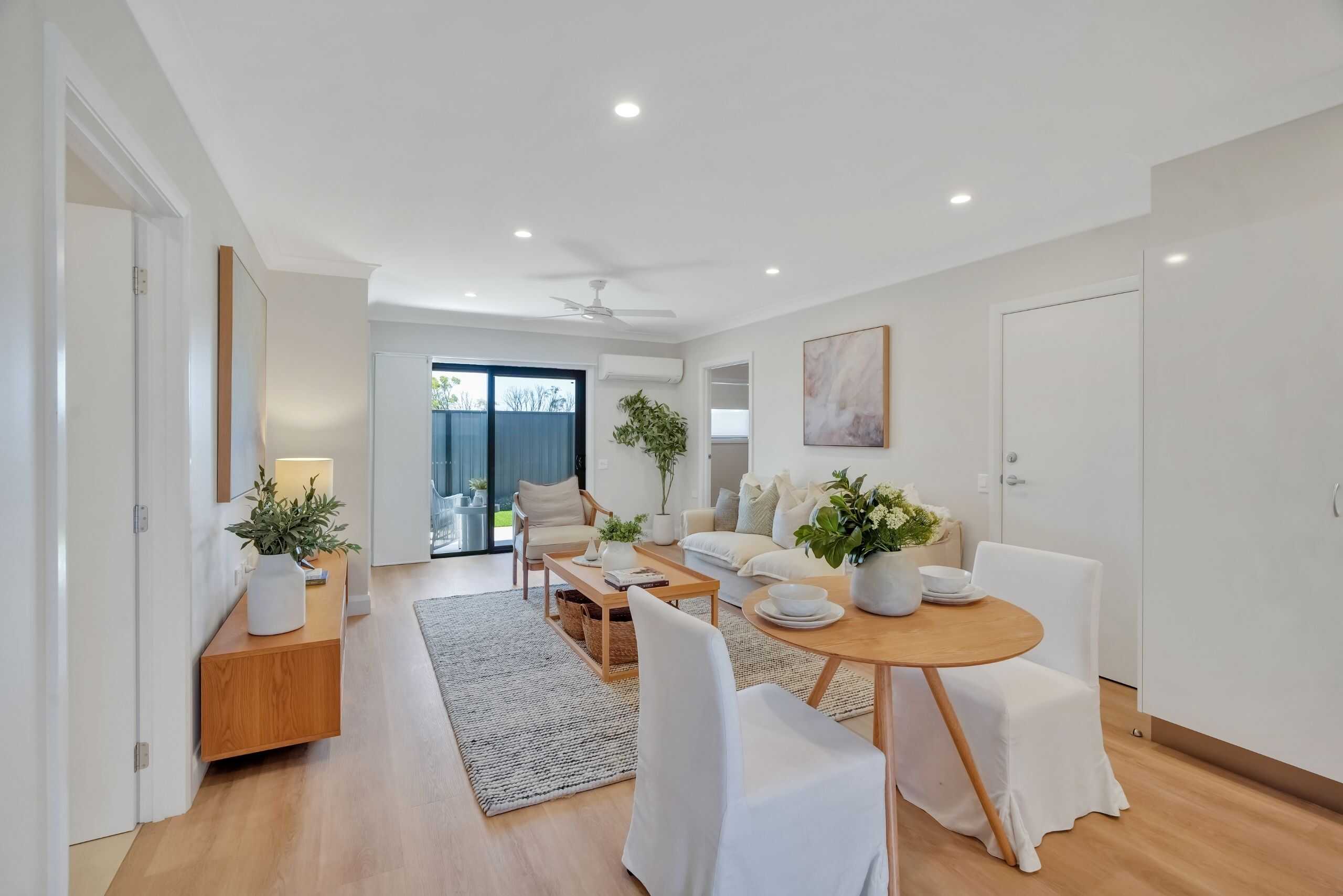 Oak Tree Retirement Village_Dubbo_Winton_Living_2560x1709