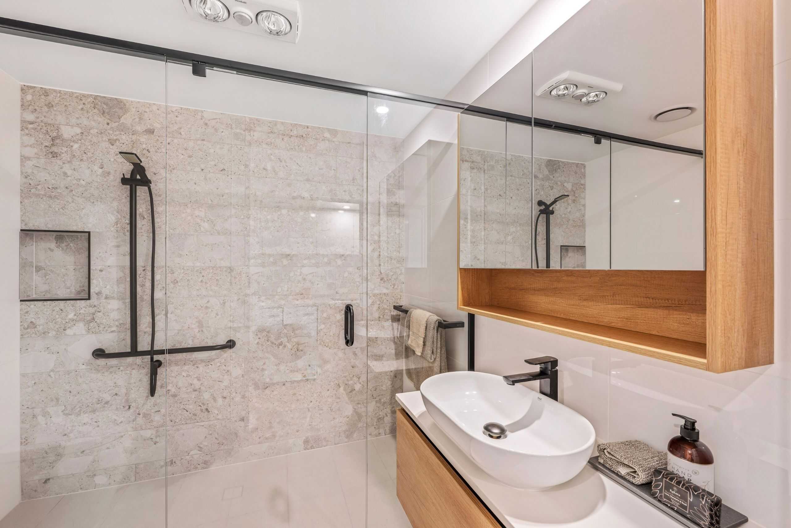 Oak Tree Retirement Village_Pelican_Apartment 216_Bathroom_2560x1709 (2)