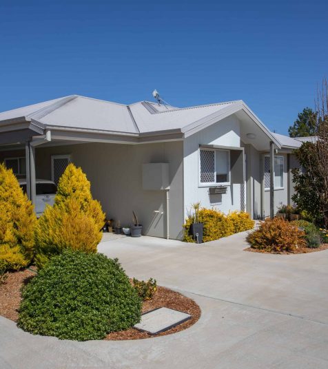 Exterior of a well maintained home at Oak Tree Tamworth