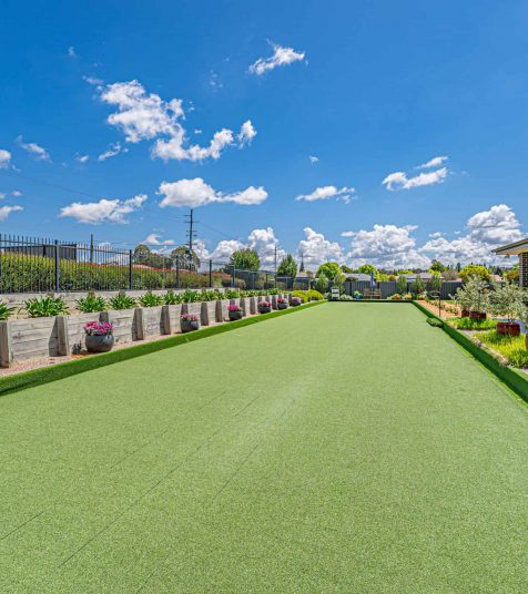 Outdoor communal areas at Oak Tree Martin St, Armidale Retirement Village